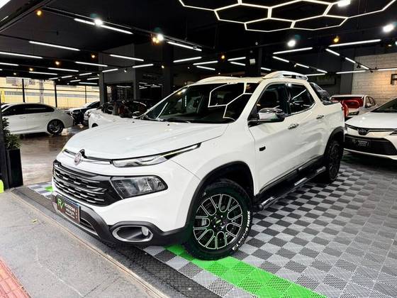 FIAT TORO 2.0 16V TURBO DIESEL RANCH 4WD AT9 FIAT TORO 2.0 16V TURBO DIESEL RANCH 4WD AT9